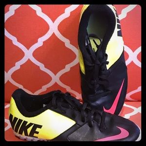 Boys Nike Size 6Y Soccer Cleats